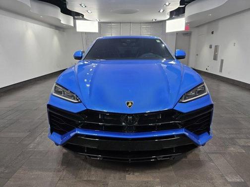 2025 Lamborghini Urus SE