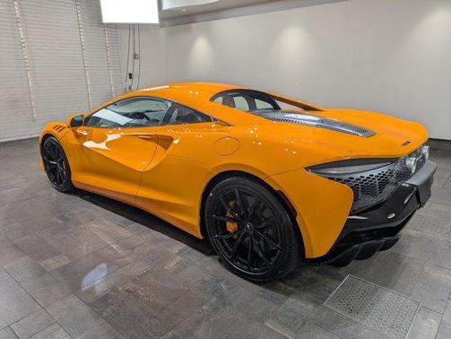 2023 McLaren Artura TechLux
