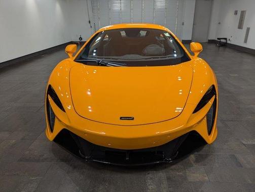 2023 McLaren Artura TechLux