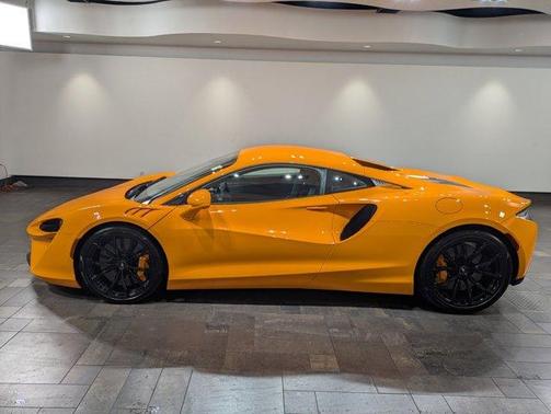 2023 McLaren Artura TechLux