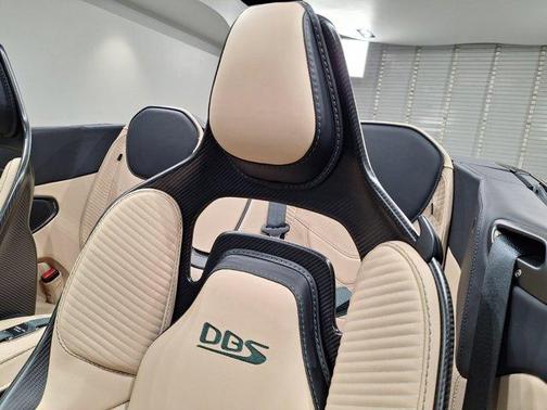 2023 Aston Martin DBS ULTIMATE