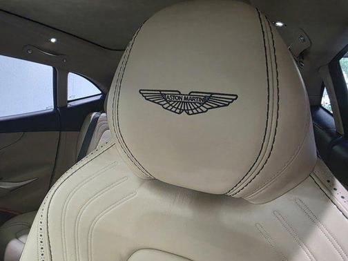 2021 Aston Martin DBX Base