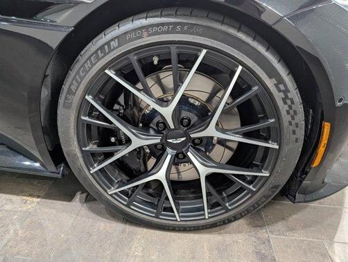 2025 Aston Martin DB12 Base