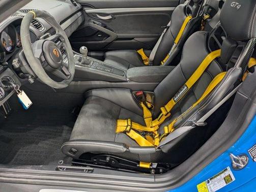 2022 Porsche 718 Cayman GT4