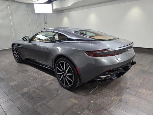 2023 Aston Martin DB11 V8