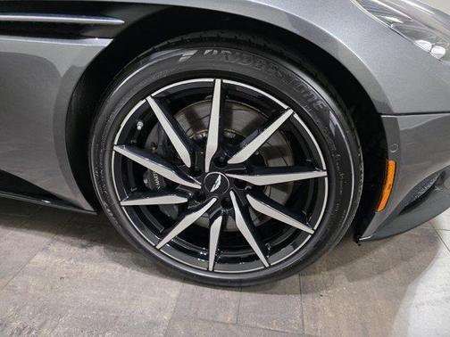 2023 Aston Martin DB11 V8