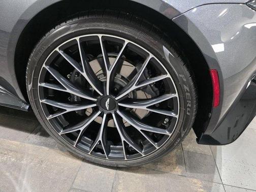 2023 Aston Martin Vantage Base