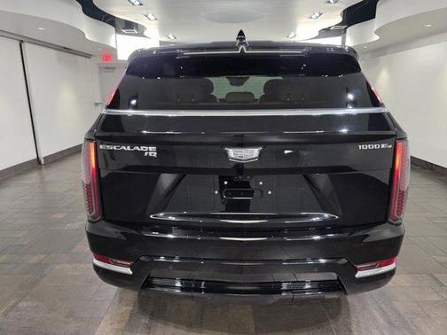 2025 Cadillac Escalade IQ Luxury 2