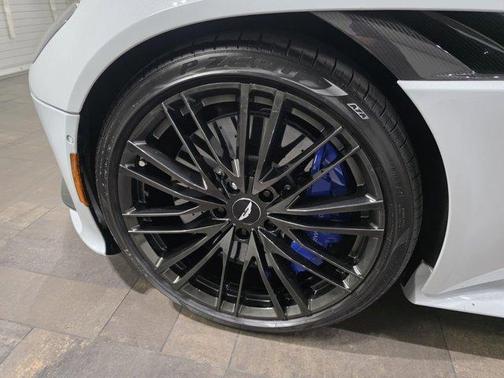 2021 Aston Martin DBS Superleggera Volante