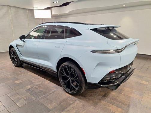 2025 Aston Martin DBX 707