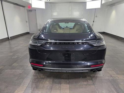 Jet Black Metallic 2023 Porsche Panamera 4 Platinum Edition
