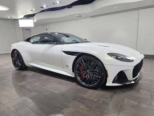 2023 Aston Martin DBS 