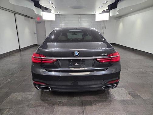 2016 BMW 740 i