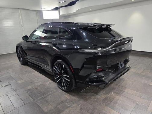 2023 Aston Martin DBX 707