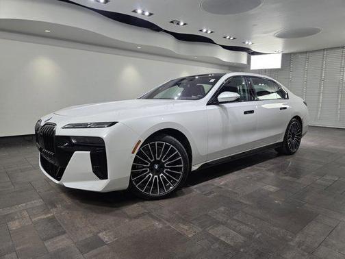 Mineral White Metallic 2025 BMW 760 760i xDrive