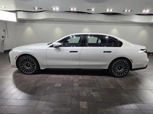 Mineral White Metallic 2025 BMW 760 760i xDrive