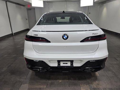Mineral White Metallic 2025 BMW 760 760i xDrive