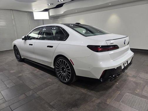 Mineral White Metallic 2025 BMW 760 760i xDrive