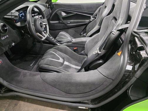 2025 McLaren 750S Base