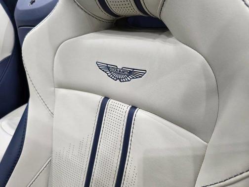 2022 Aston Martin Vantage Base