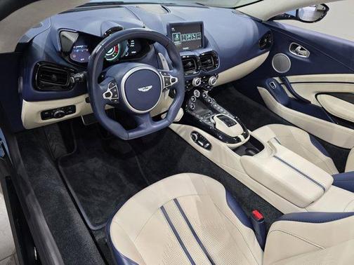 2022 Aston Martin Vantage Base