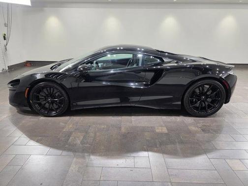 2023 McLaren Artura 
