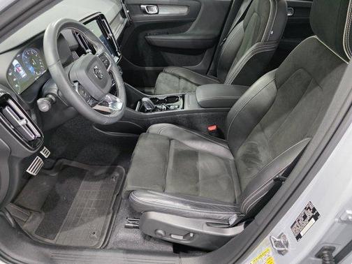 2021 Volvo XC40 T5 R-Design