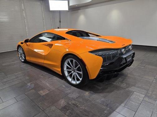 2023 McLaren Artura 