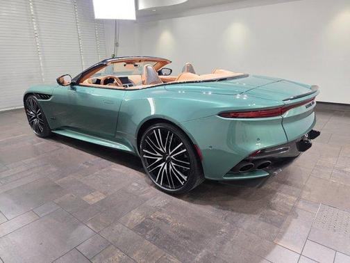 2023 Aston Martin DBS VOLANTE