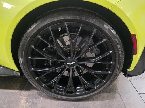 Lime 2023 Aston Martin Vantage