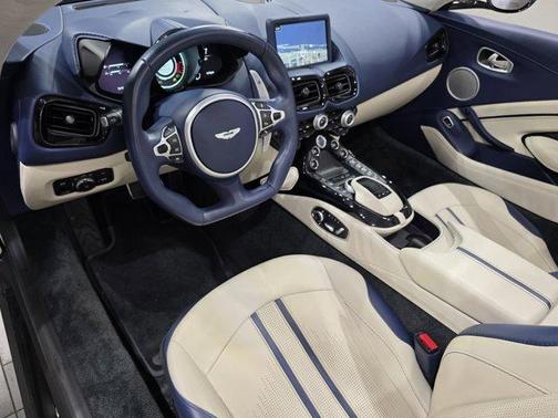 2022 Aston Martin Vantage 