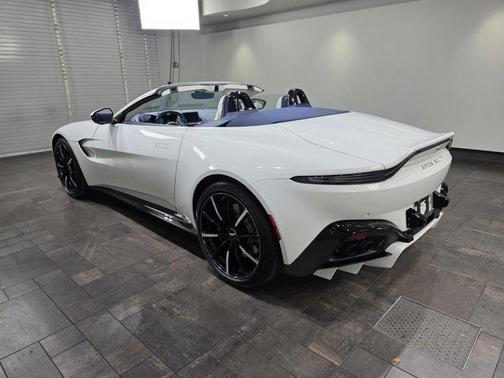 2022 Aston Martin Vantage 
