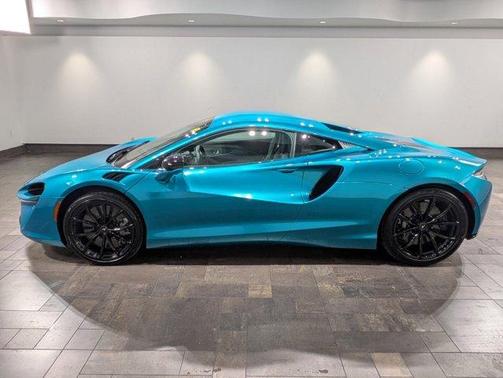 2023 McLaren Artura