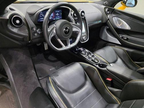 2022 McLaren GT Base