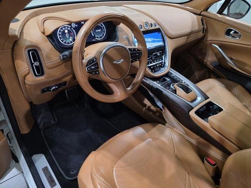 2022 Aston Martin DBX Base
