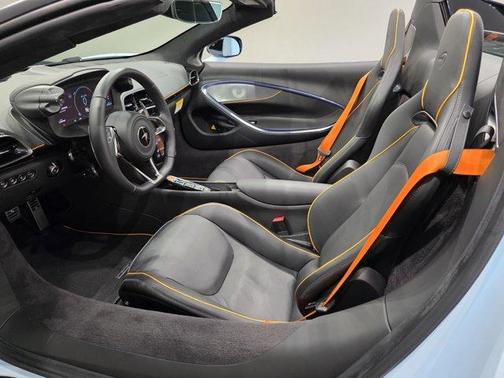 2025 McLaren Artura TechLux