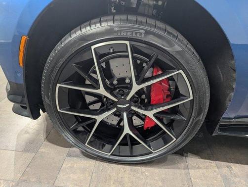 2025 Aston Martin DBX 707