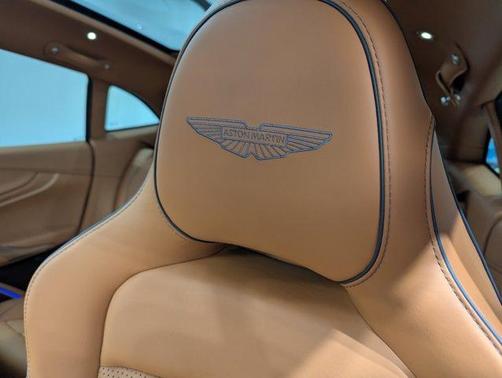 2025 Aston Martin DBX 707