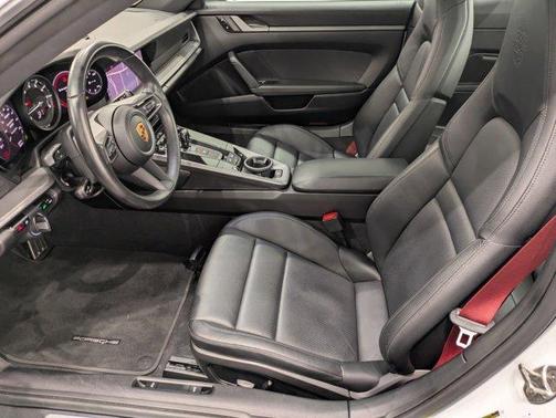 2021 Porsche 911 Carrera