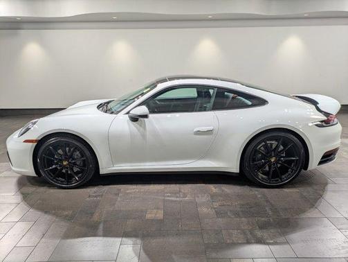 2021 Porsche 911 Carrera