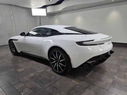 2023 Aston Martin DB11 V8