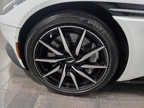 2023 Aston Martin DB11 V8