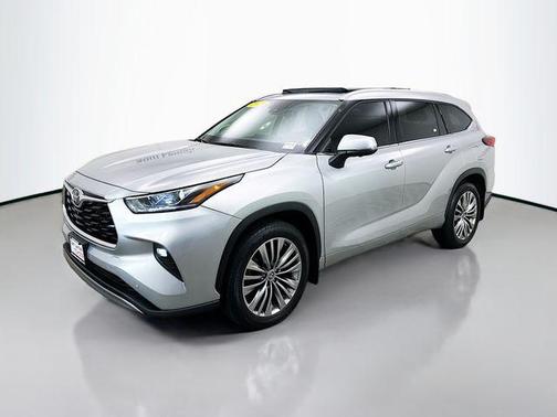 2023 Toyota Highlander Platinum