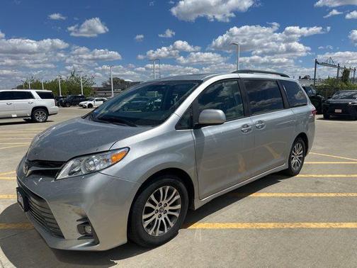 Celestial Silver Metallic 2020 Toyota Sienna XLE