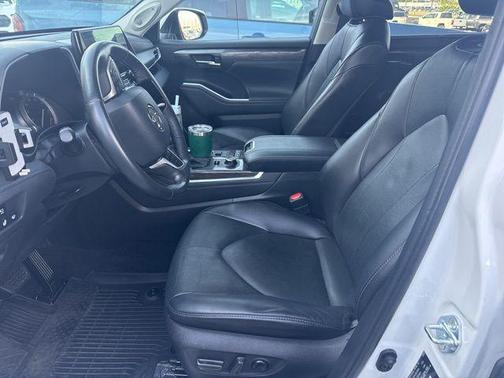 Wind Chill Pearl 2022 Toyota Highlander Limited