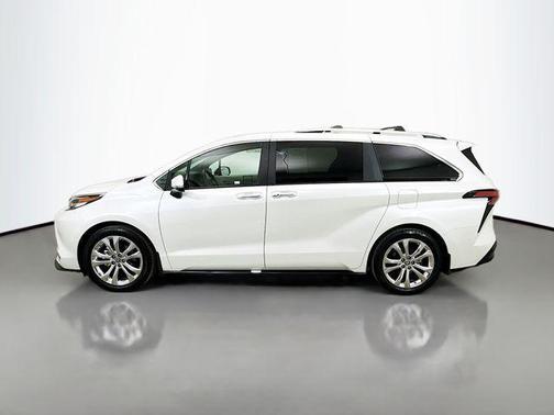 2023 Toyota Sienna Platinum 7 Passenger