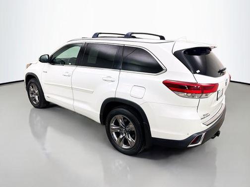 Blizzard Pearl 2019 Toyota Highlander Hybrid Platinum