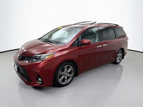 Salsa Red Pearl 2019 Toyota Sienna SE