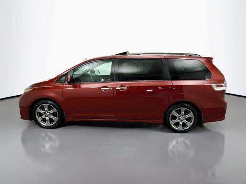 Salsa Red Pearl 2019 Toyota Sienna SE