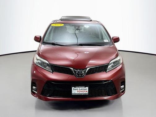 Salsa Red Pearl 2019 Toyota Sienna SE